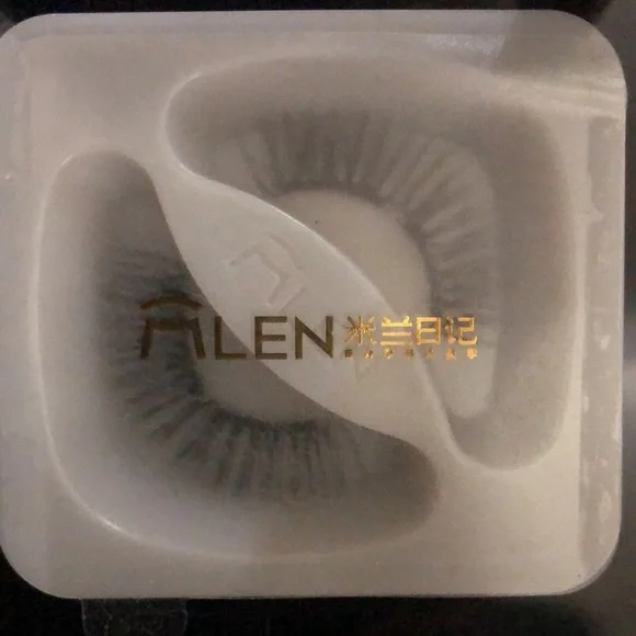 NIB MLEN Nano Soft Magnetic Eyelashes